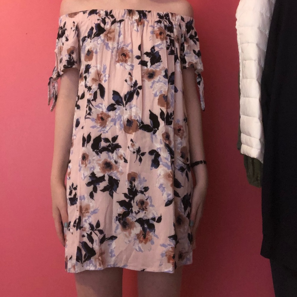 Pink off the shoulder dress. Medium - Picture 2 of 2